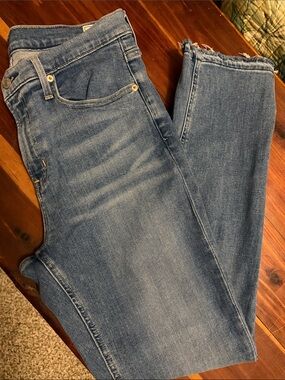 GAP Women's Mid-Blue Cropped Straight Jeans